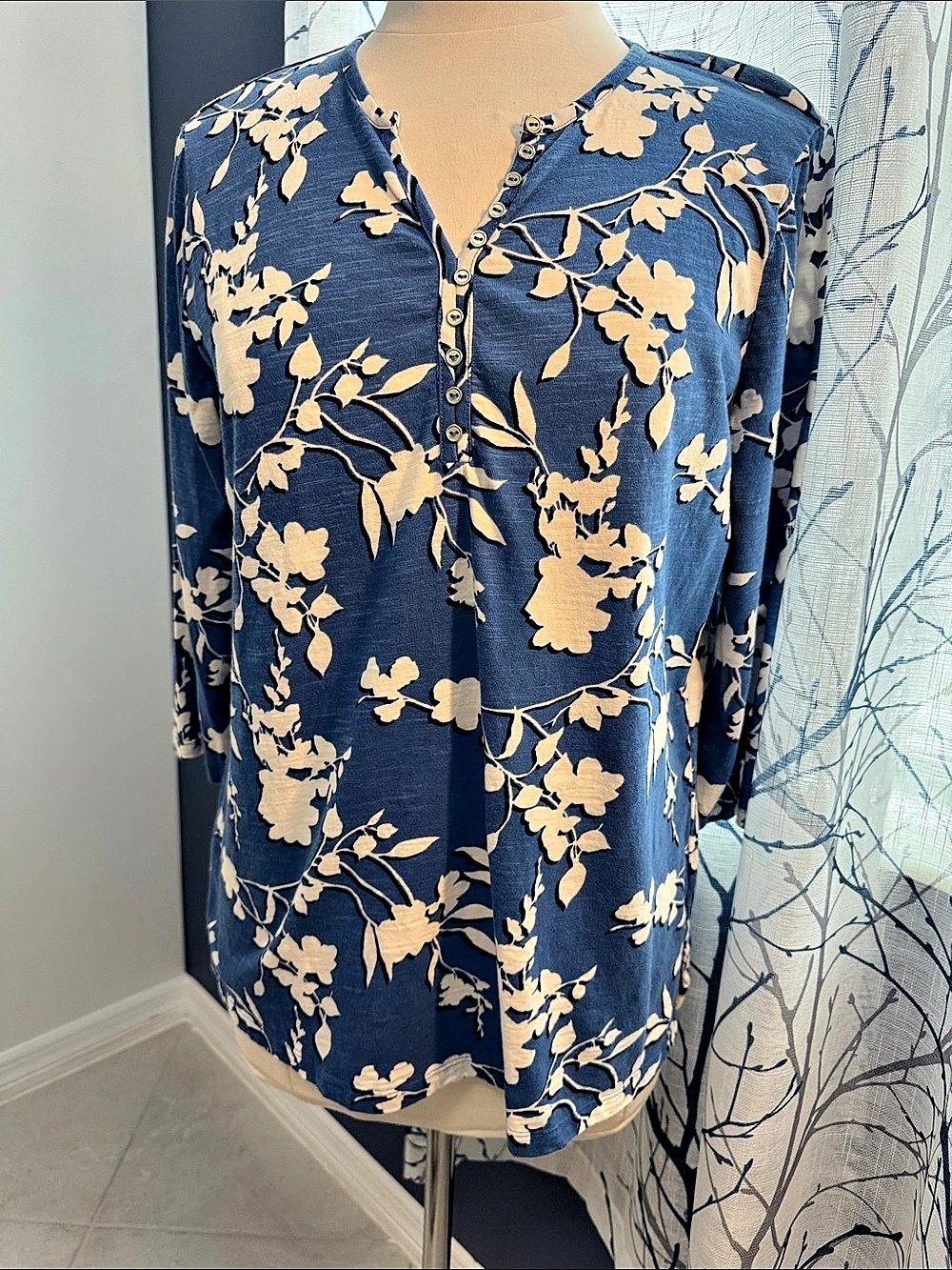 Chico's Floral Tunic in Blue & Beige Size 2